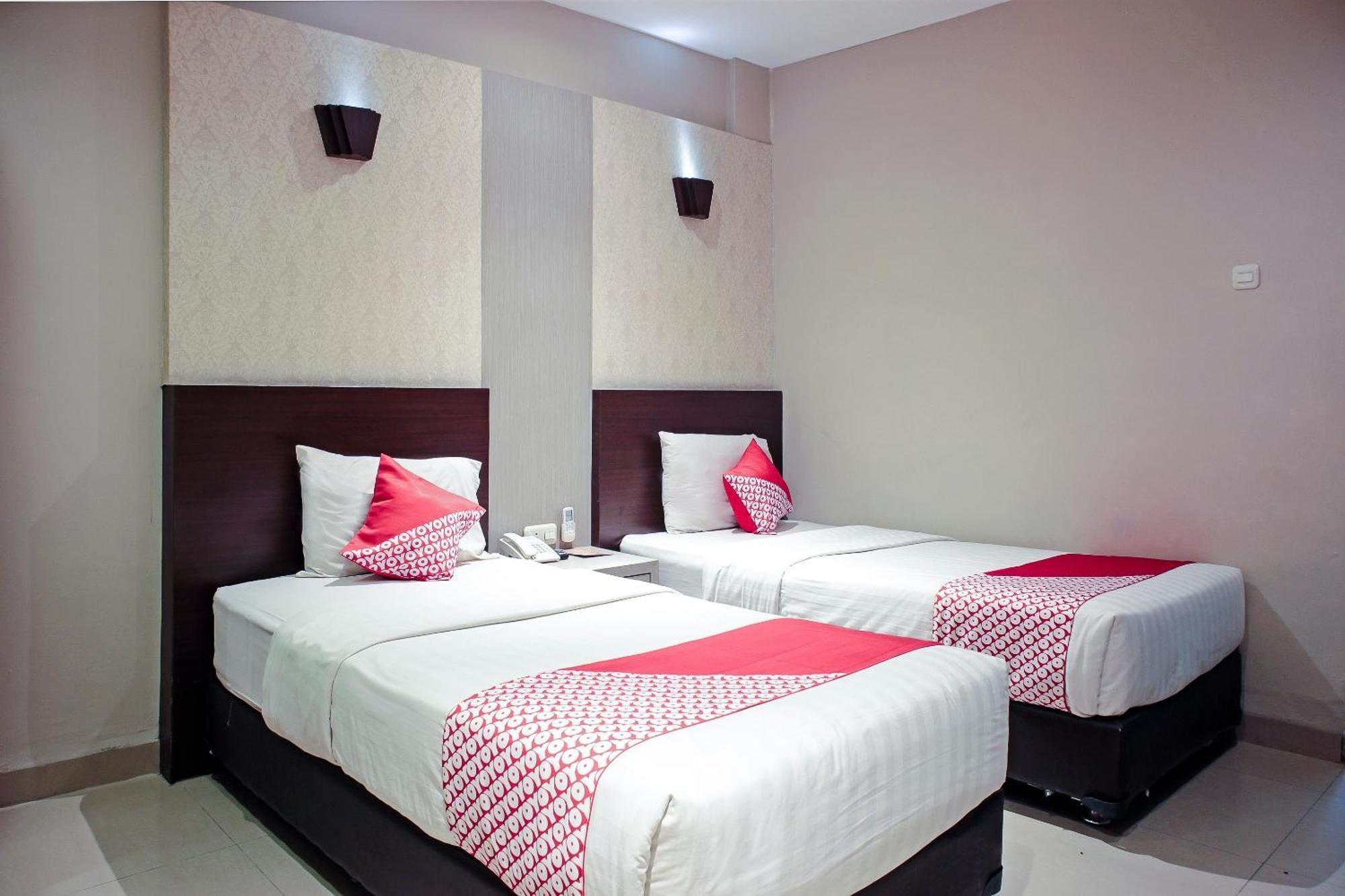 Oyo 1009 Hotel Bumi Malaya Medan Exteriör bild