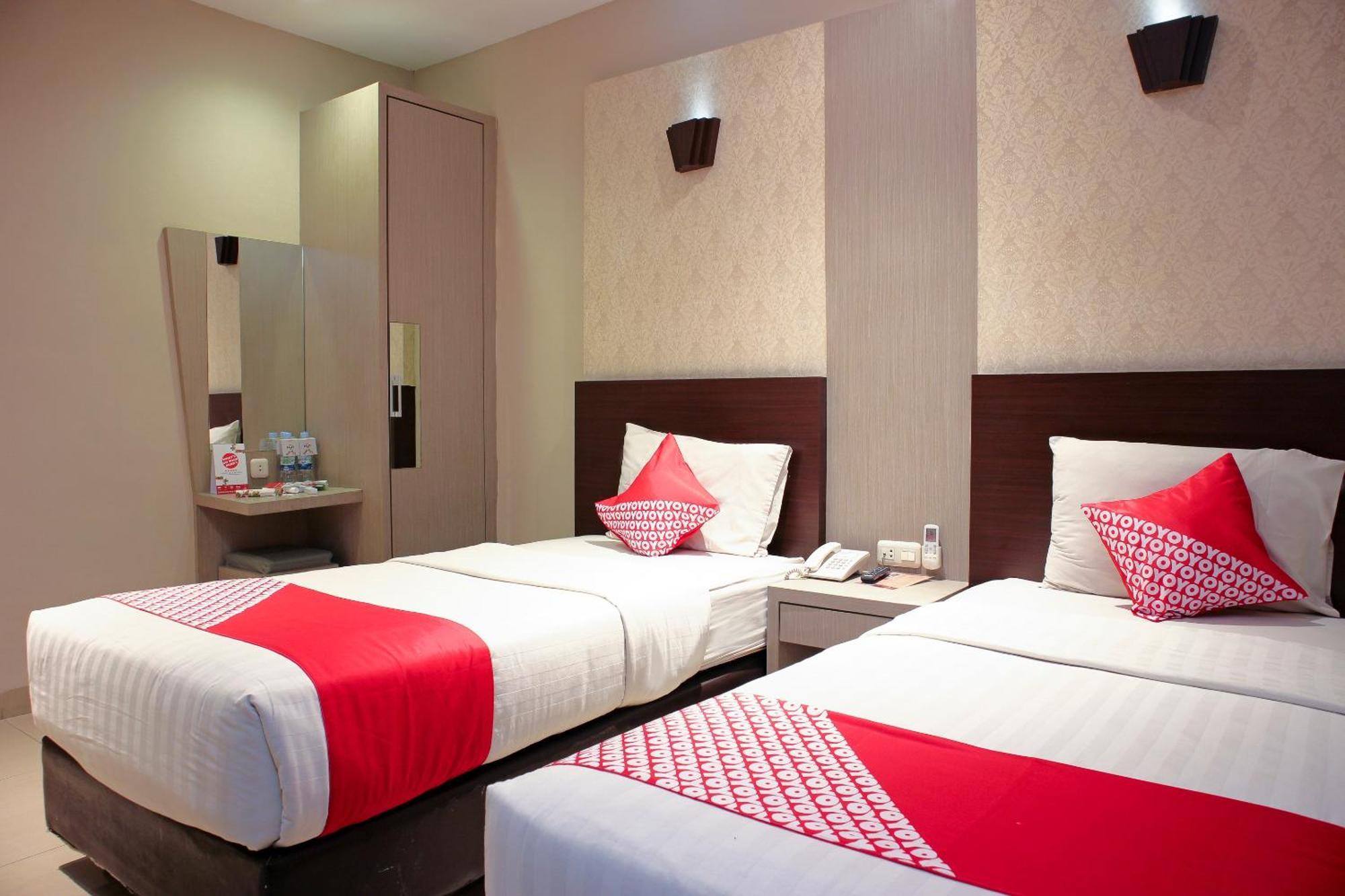 Oyo 1009 Hotel Bumi Malaya Medan Exteriör bild