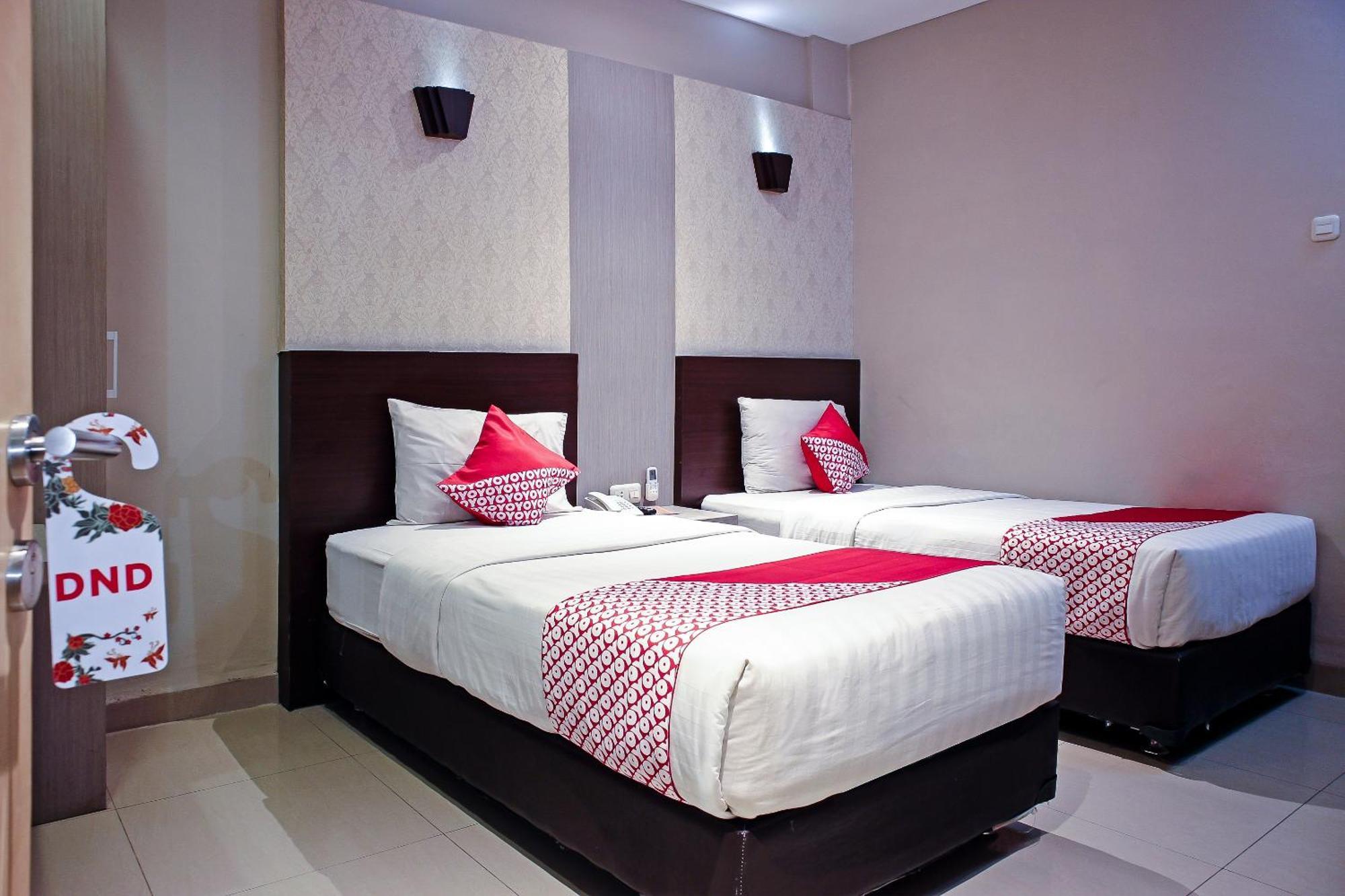 Oyo 1009 Hotel Bumi Malaya Medan Exteriör bild